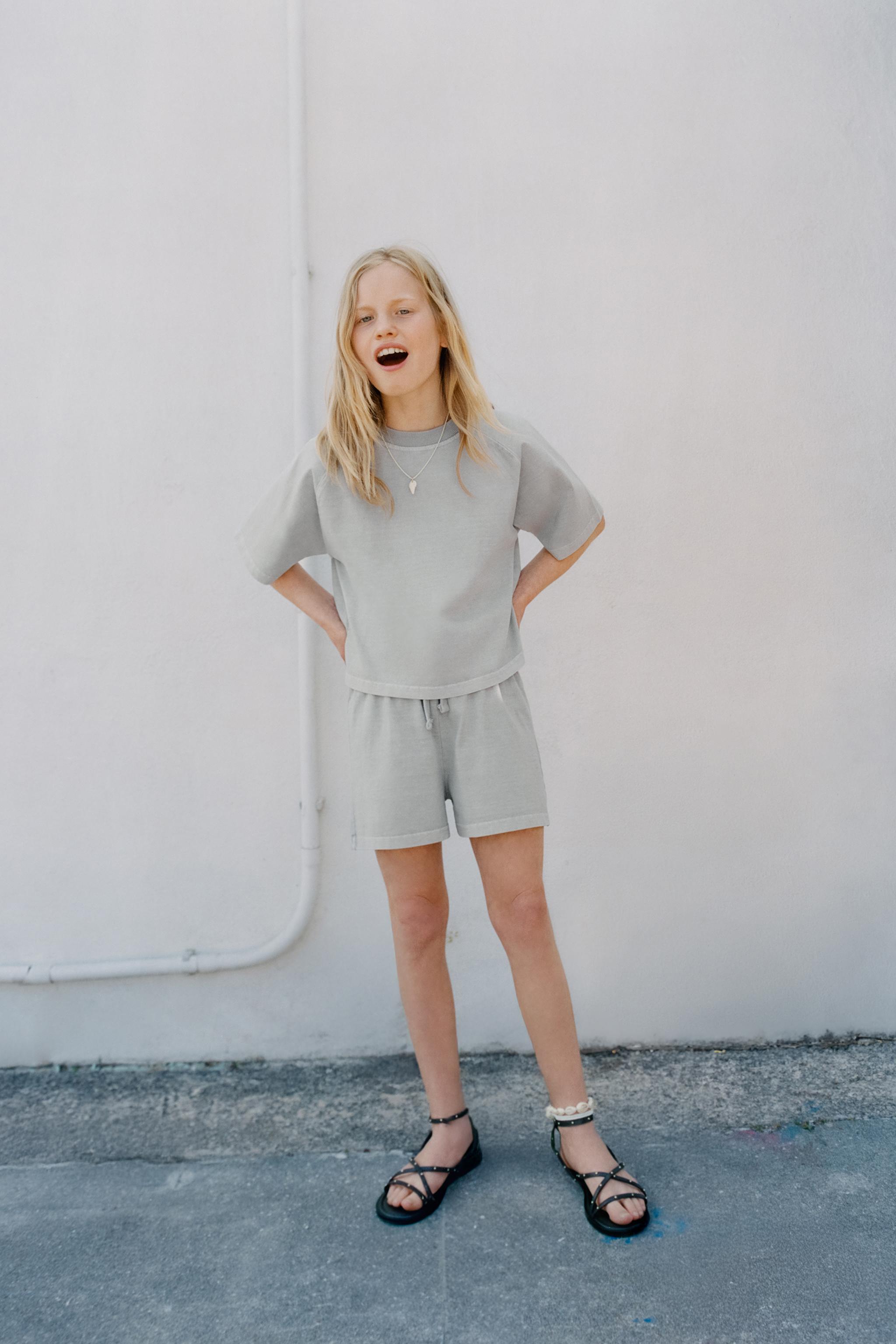 ENSEMBLE T-SHIRT ET BERMUDA TEINT EN PIÈCE